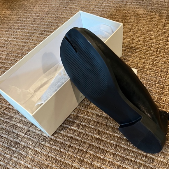 Women's Tabi Ballet Flats and Ribbed Tabi Low Socks - Picture 2 of 6